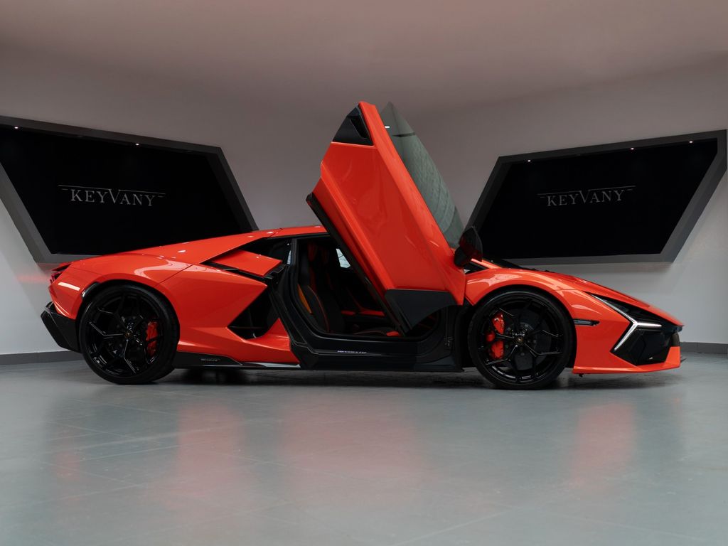 Lamborghini Revuelto 2025