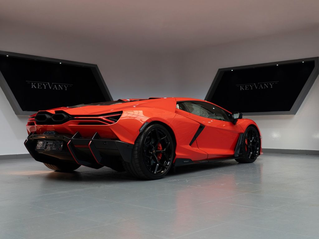Lamborghini Revuelto 2025