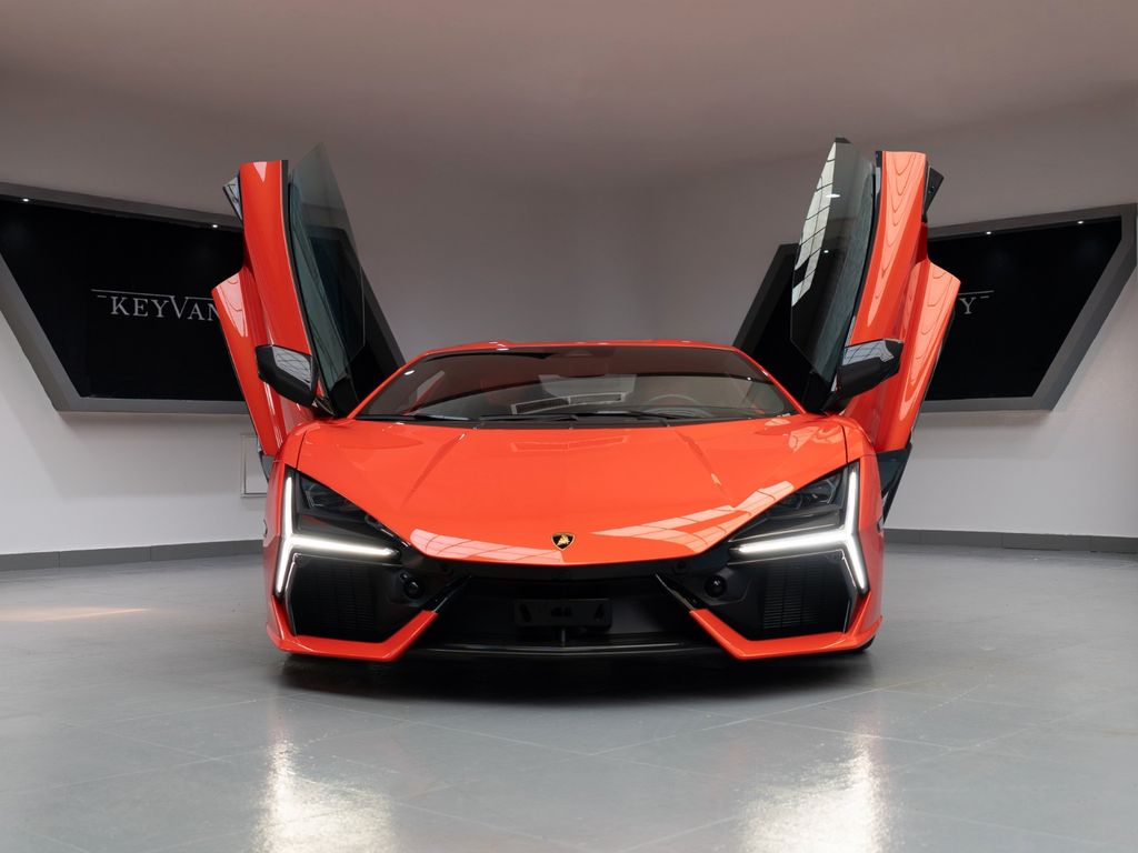 Lamborghini Revuelto 2025