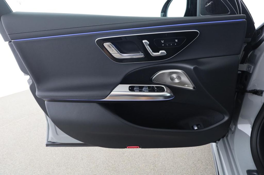 Mercedes-Benz E 300 2025