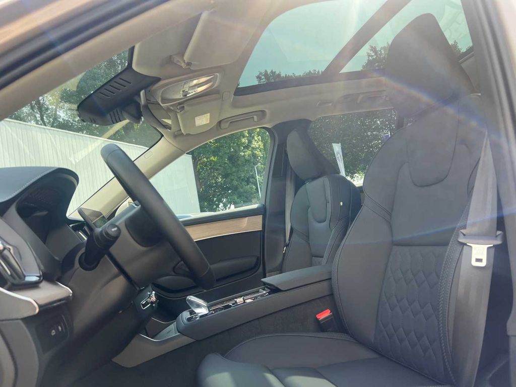 Volvo XC90 2025