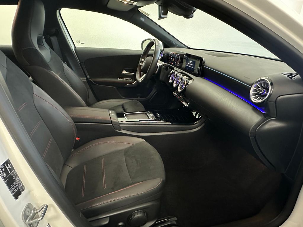 Mercedes-Benz A 200 2024