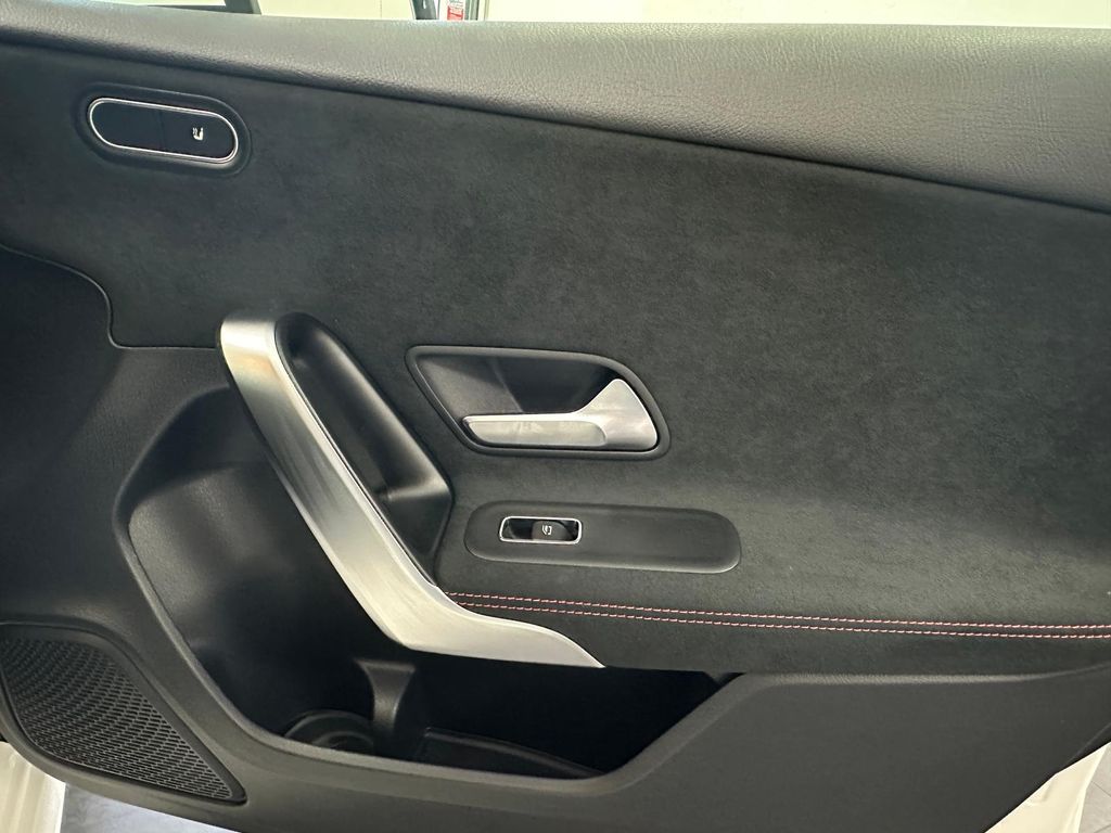 Mercedes-Benz A 200 2024