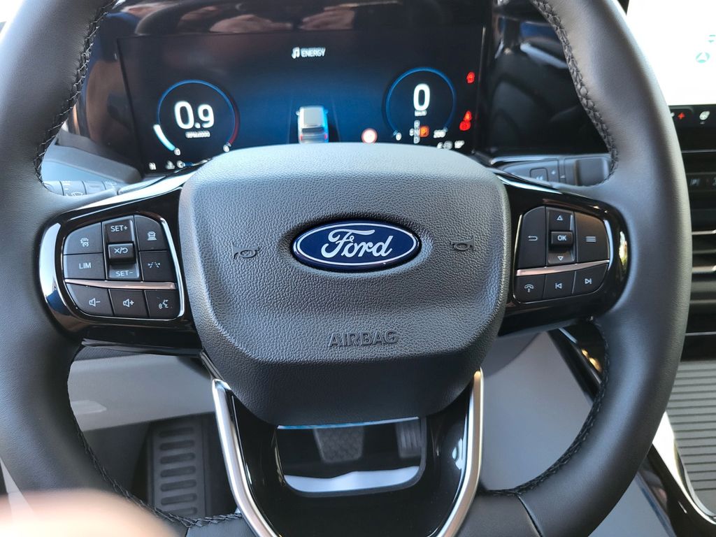 Ford Tourneo Custom 2025