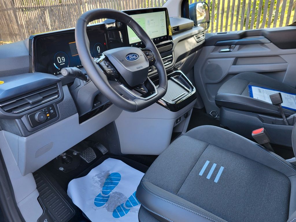 Ford Tourneo Custom 2025