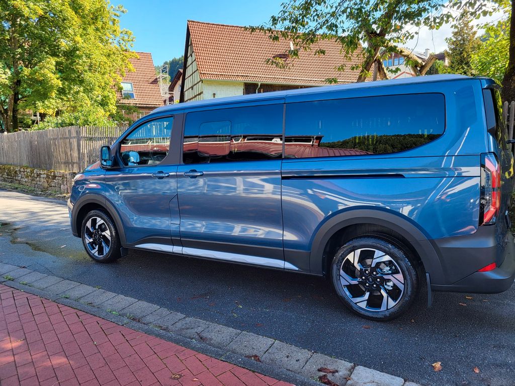 Ford Tourneo Custom 2025