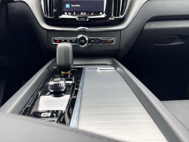 Volvo XC60 2025