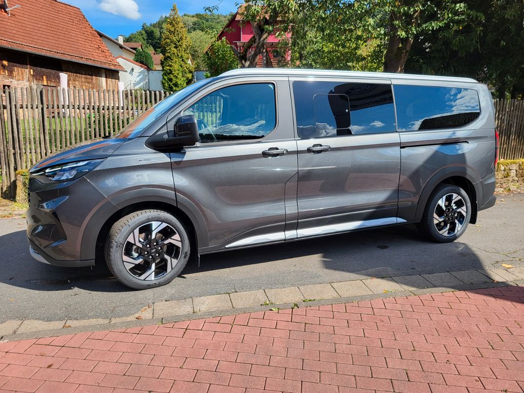 Ford Tourneo Custom 2025