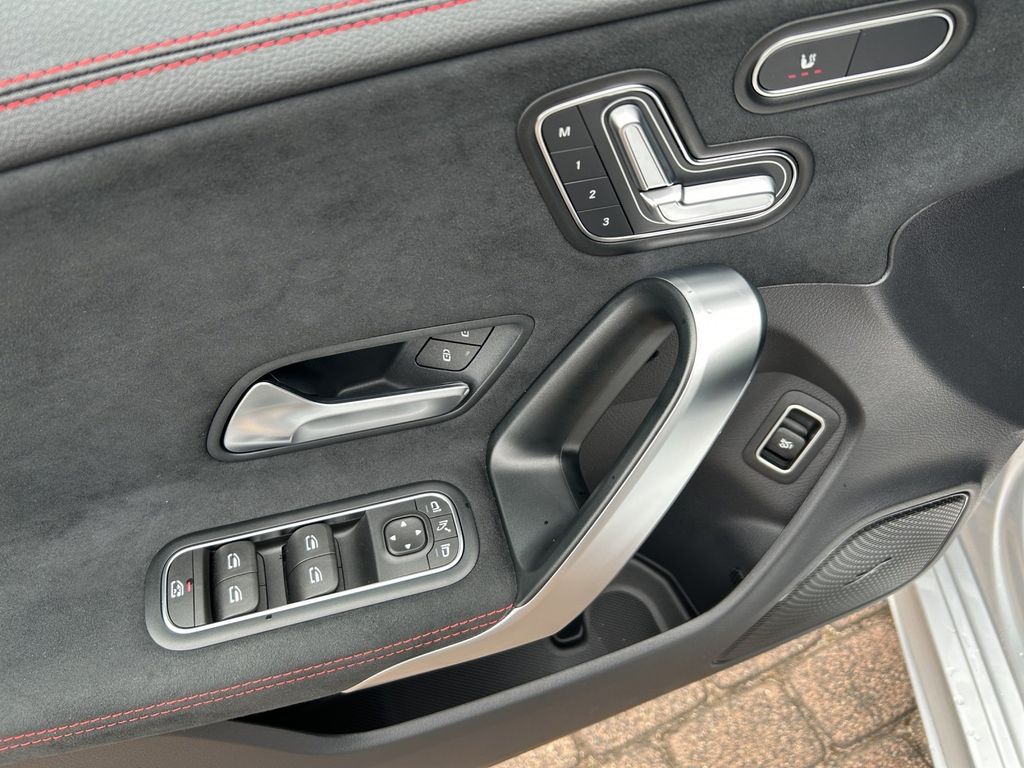 Mercedes-Benz CLA 180 2023