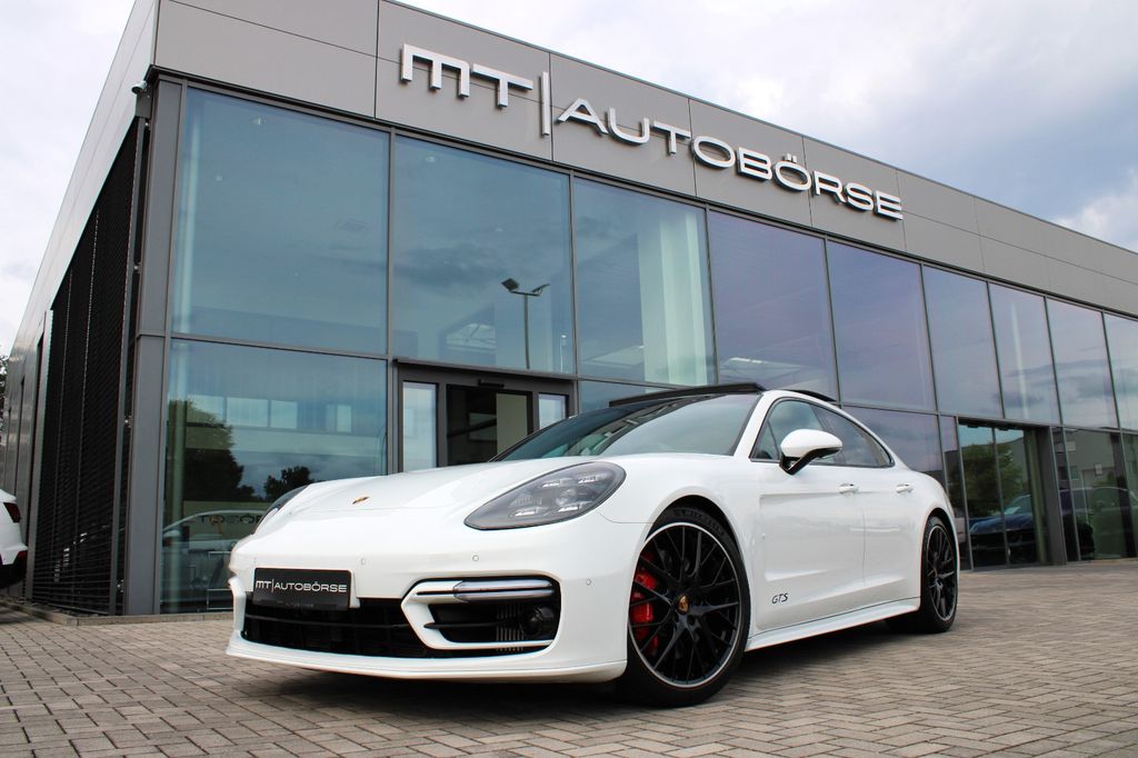 Porsche Panamera 2021