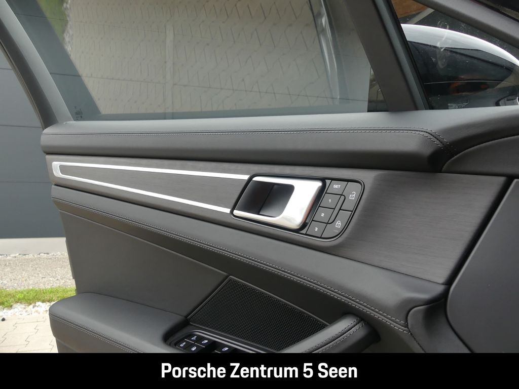 Porsche Panamera 2023