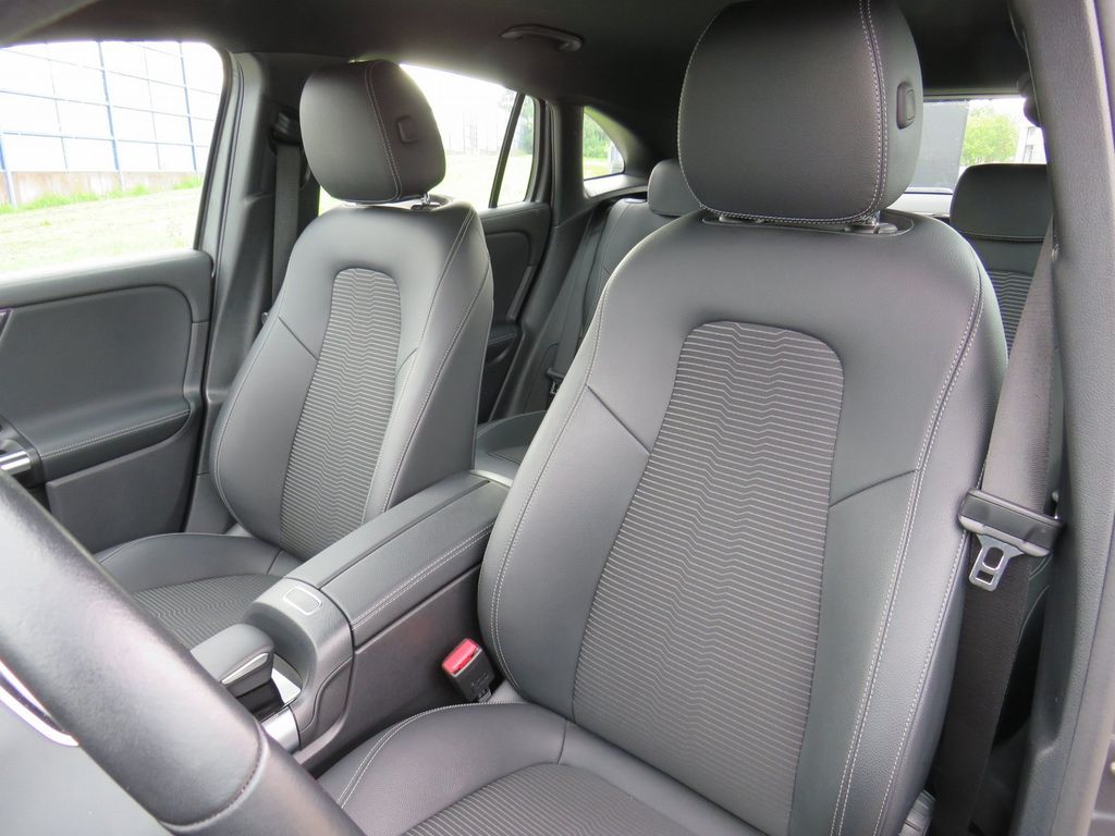 Mercedes-Benz EQA 2021