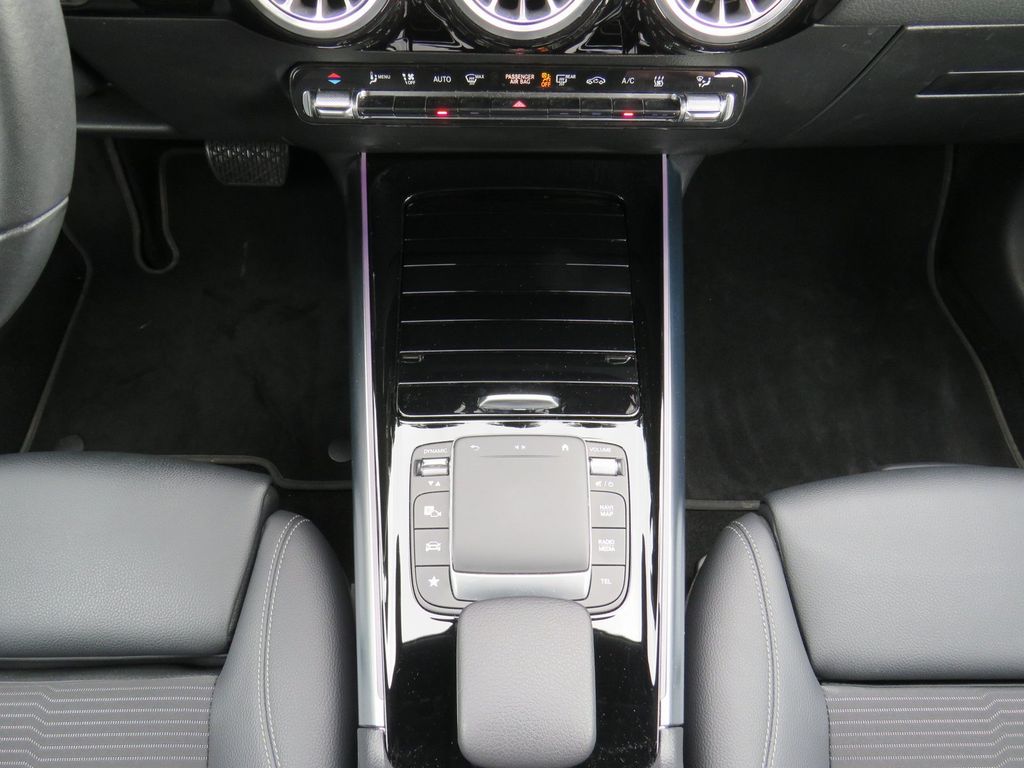 Mercedes-Benz EQA 2021