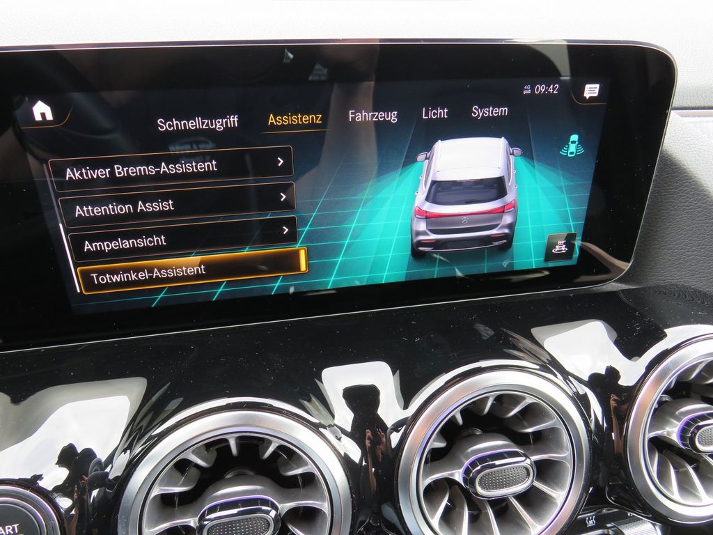 Mercedes-Benz EQA 2021