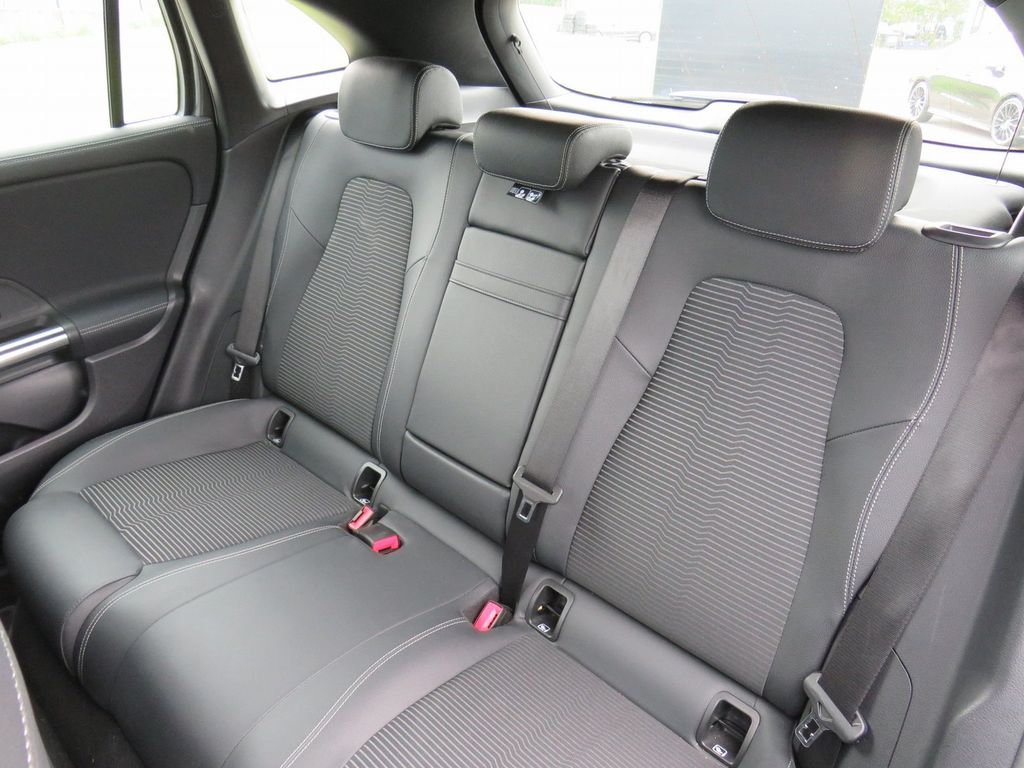 Mercedes-Benz EQA 2021