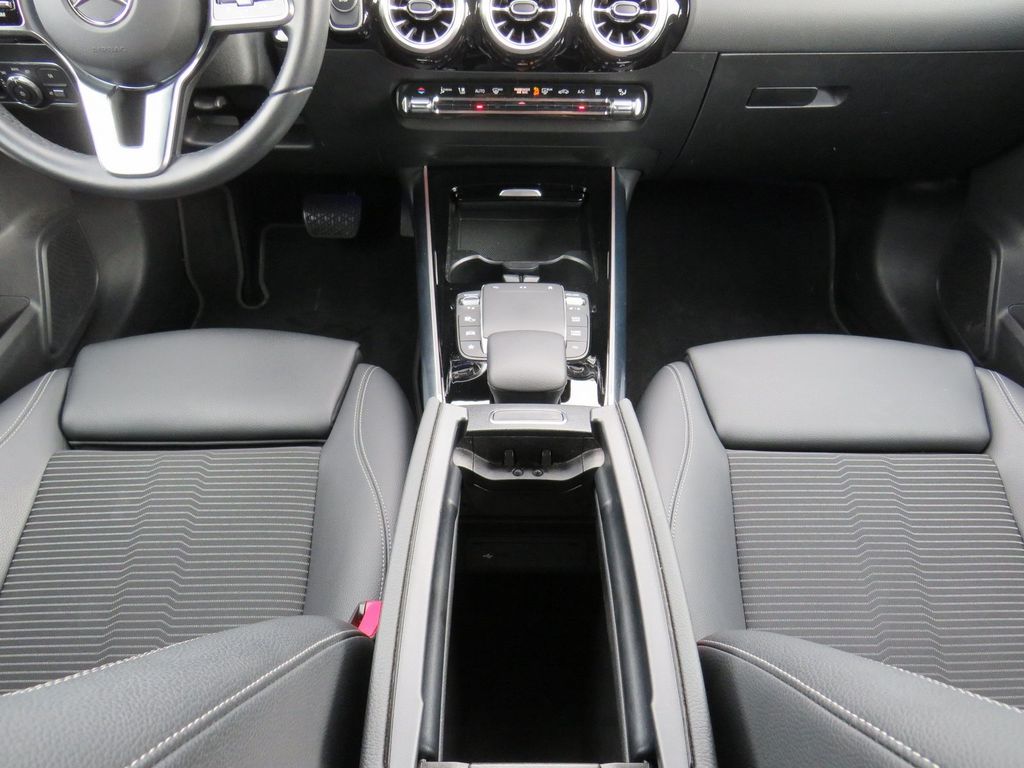 Mercedes-Benz EQA 2021