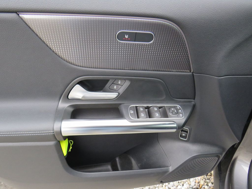 Mercedes-Benz EQA 2021