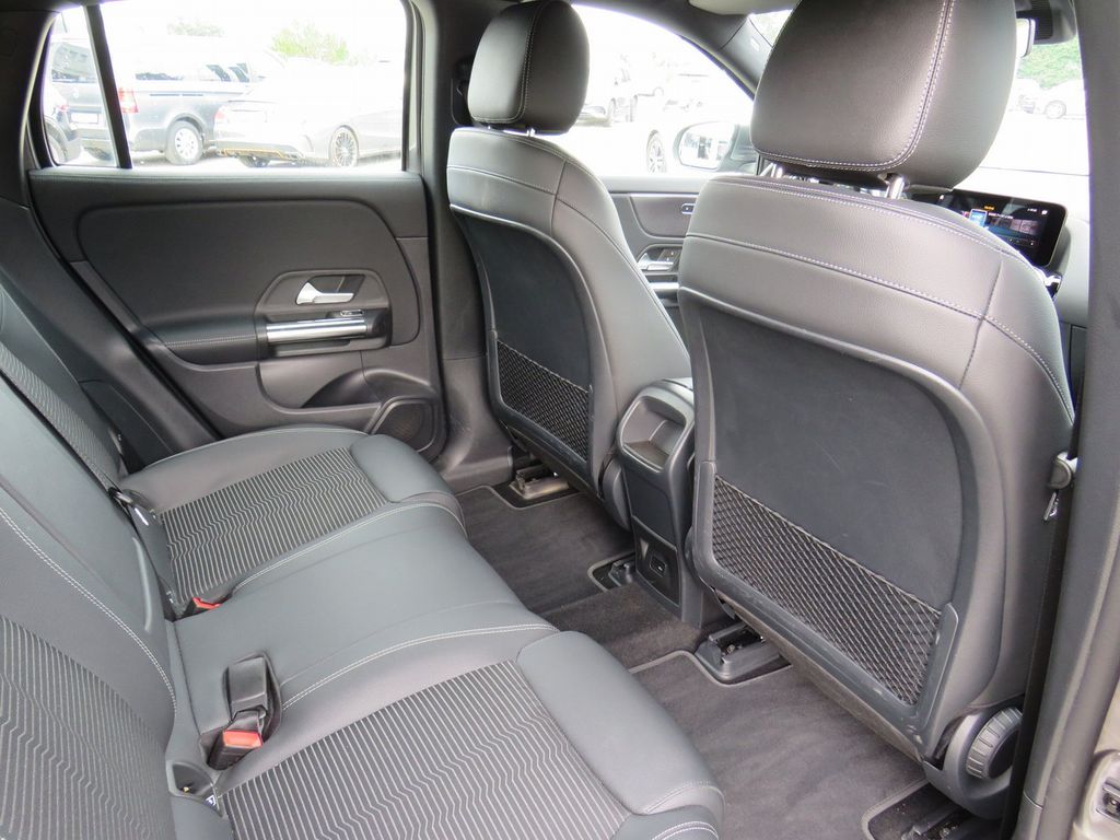 Mercedes-Benz EQA 2021