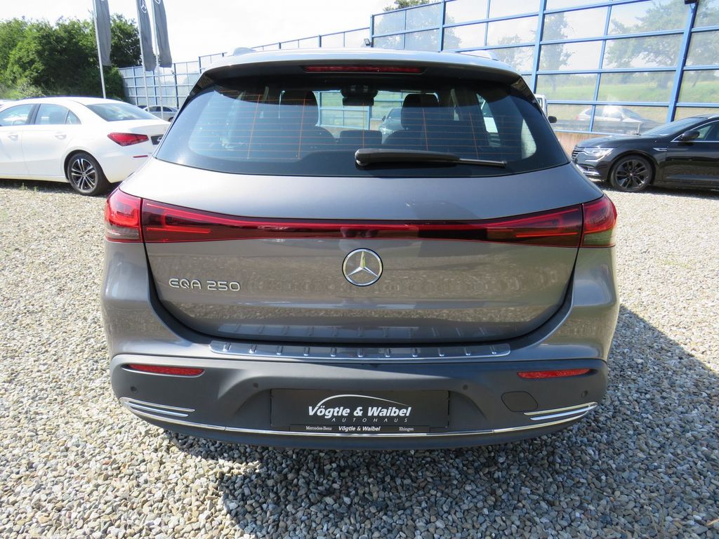 Mercedes-Benz EQA 2021