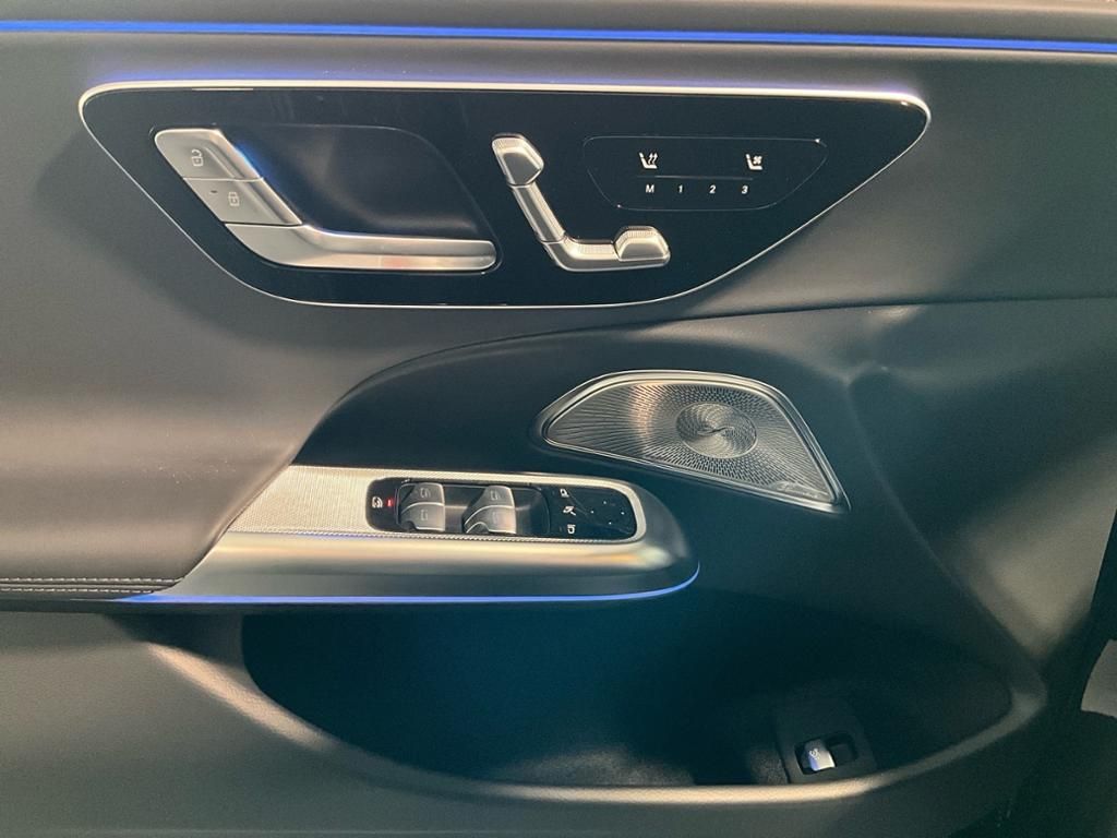 Mercedes-Benz E 300 2025