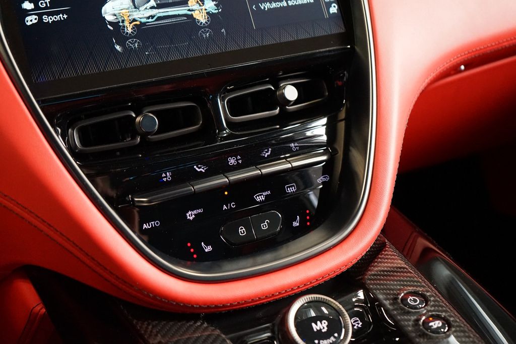 Aston Martin DBX 2023