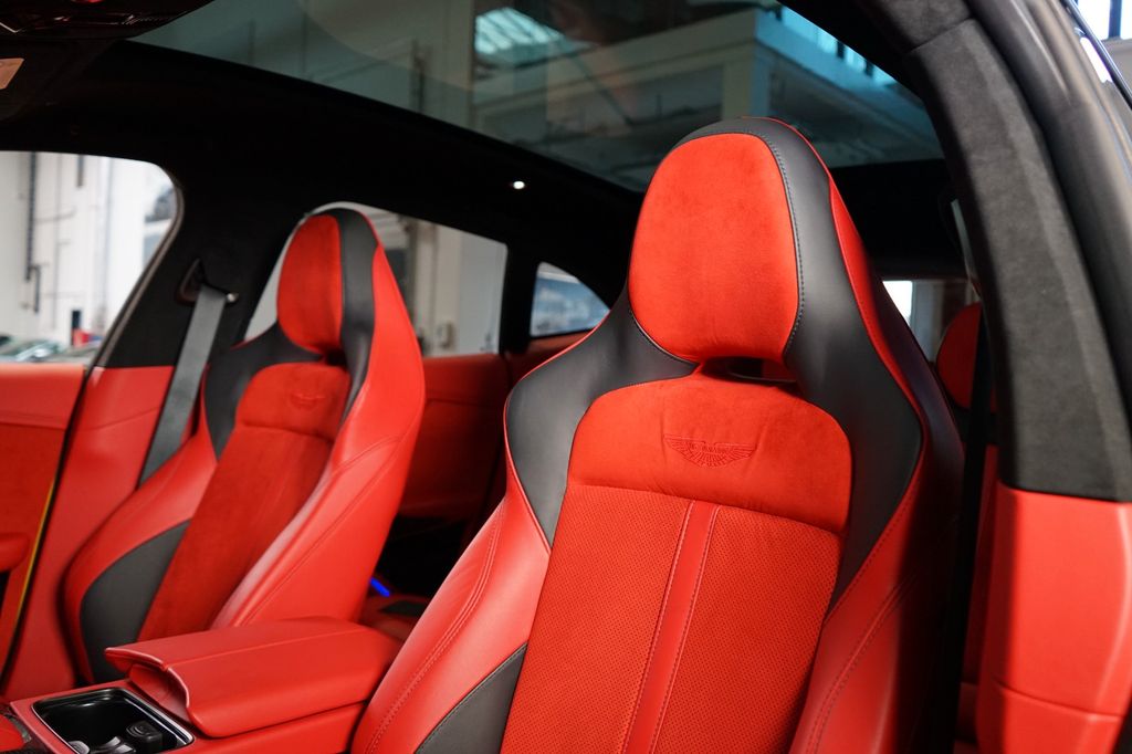 Aston Martin DBX 2023