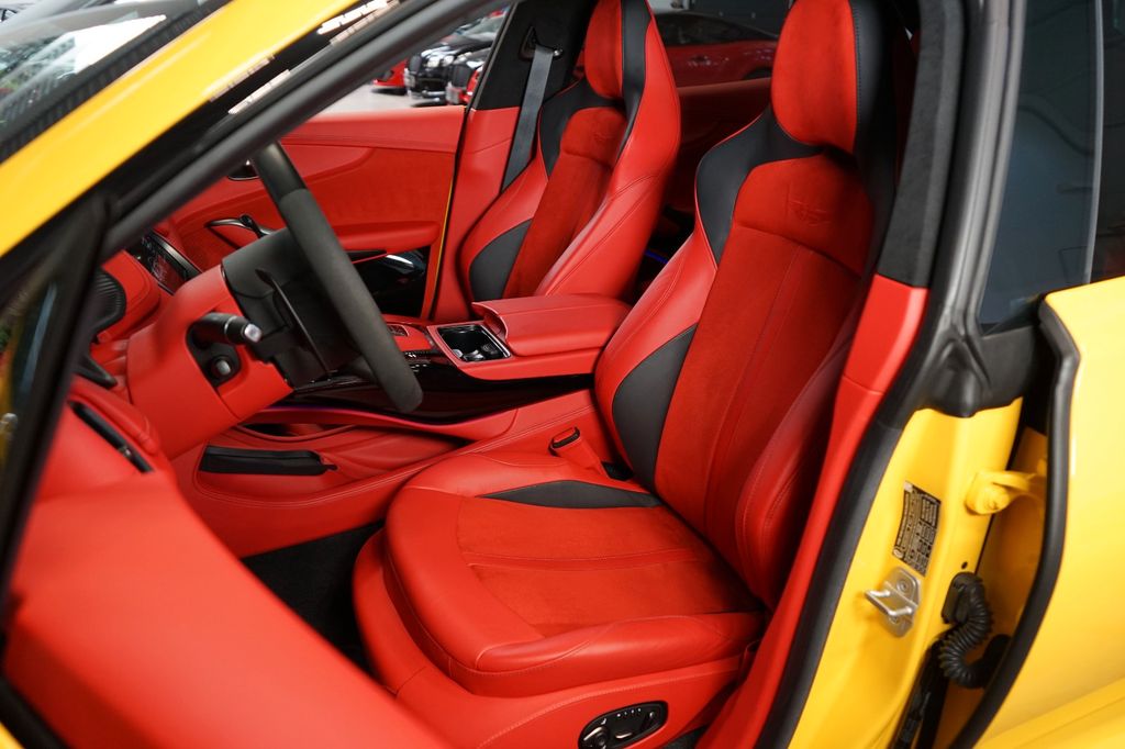 Aston Martin DBX 2023