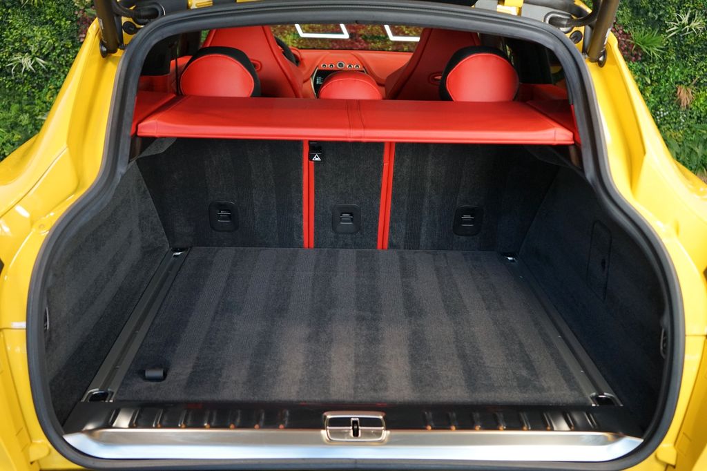 Aston Martin DBX 2023