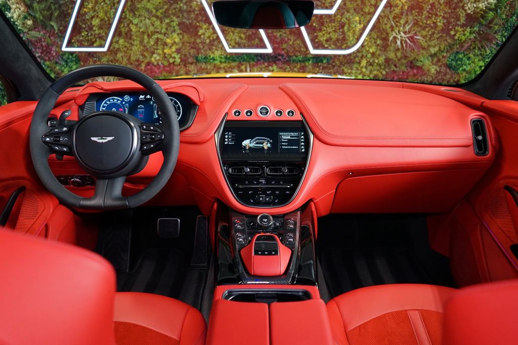 Aston Martin DBX 2023