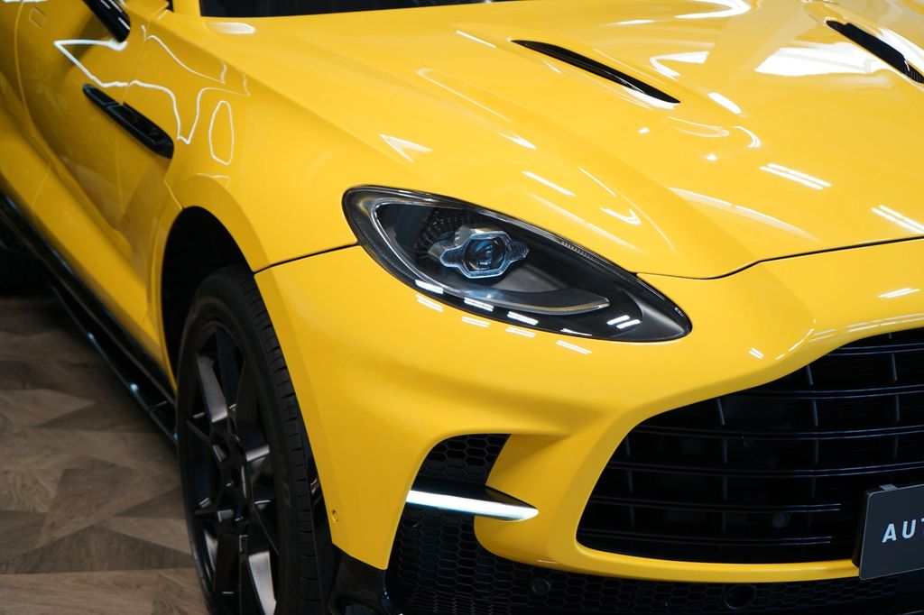 Aston Martin DBX 2023