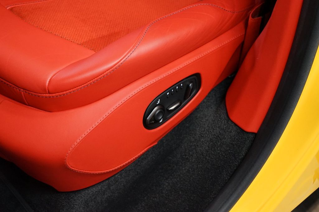 Aston Martin DBX 2023