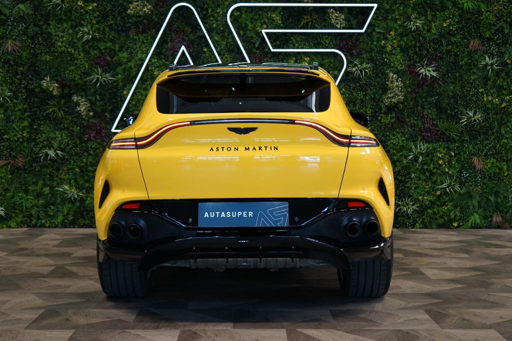 Aston Martin DBX 2023