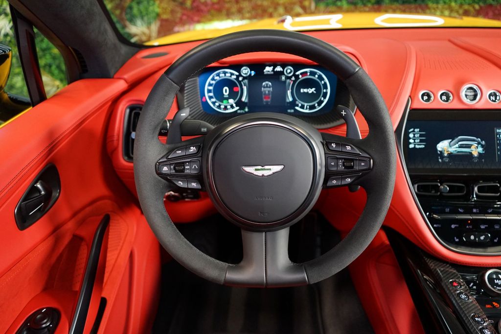 Aston Martin DBX 2023