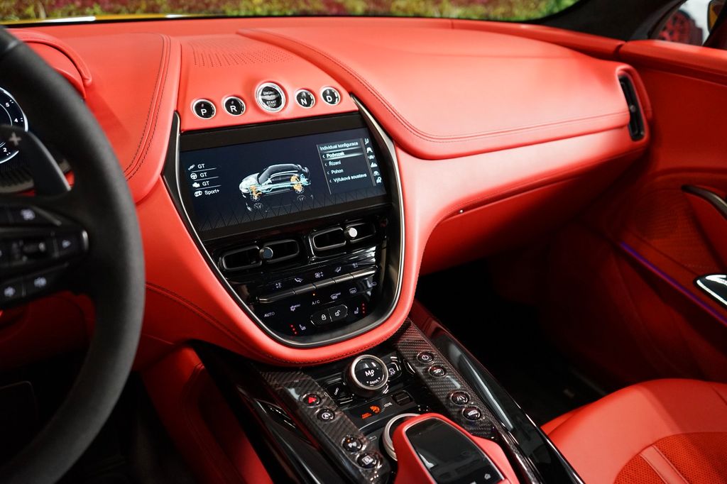 Aston Martin DBX 2023