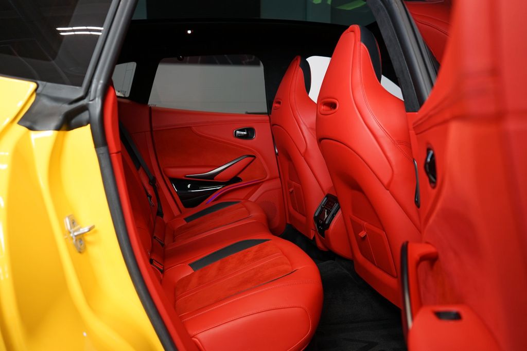 Aston Martin DBX 2023