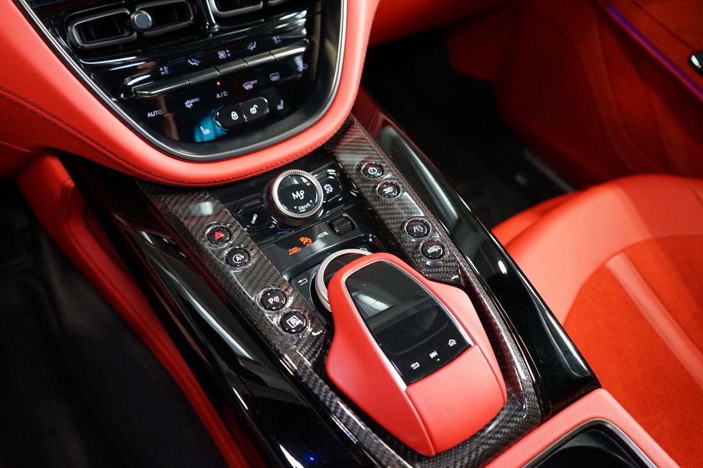 Aston Martin DBX 2023