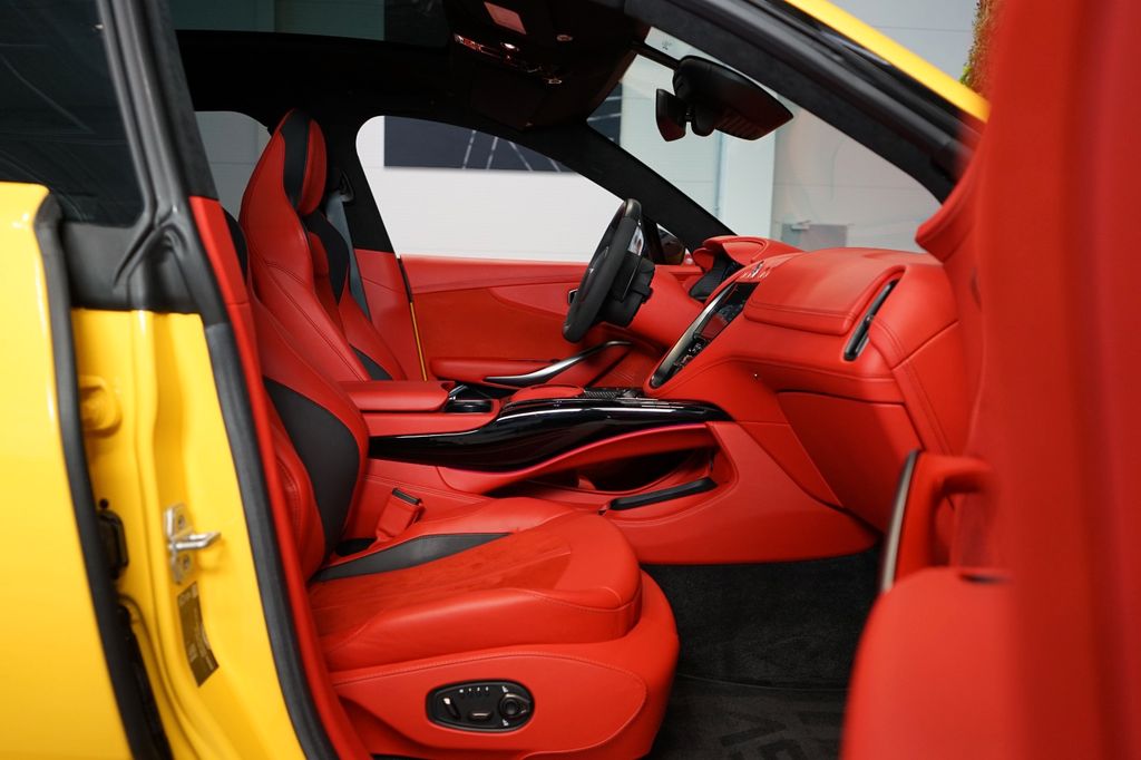 Aston Martin DBX 2023