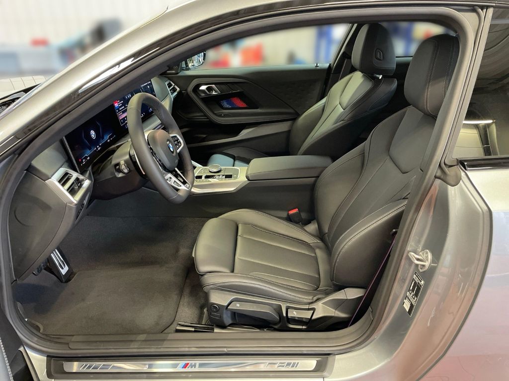 BMW 218 2025