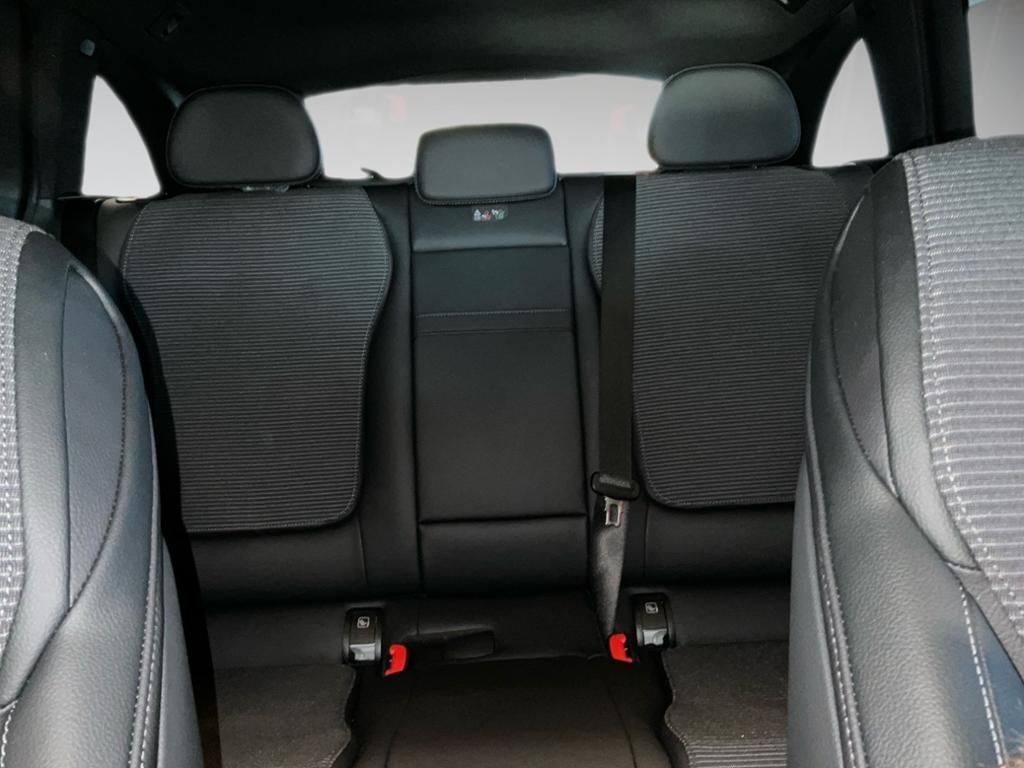 Mercedes-Benz C 200 2025