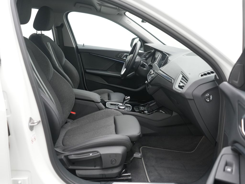 BMW 120 2023
