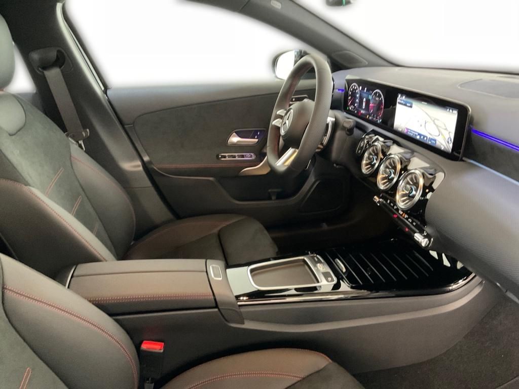 Mercedes-Benz A 200 2023