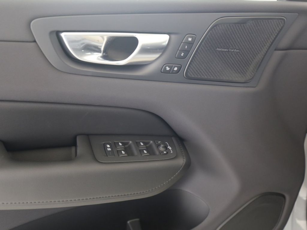 Volvo XC60 2025