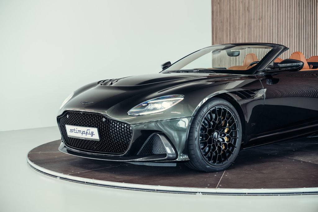Aston Martin DBS 2024