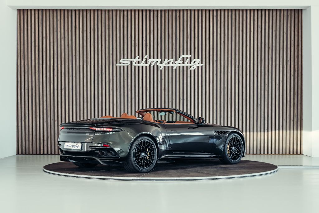 Aston Martin DBS 2024