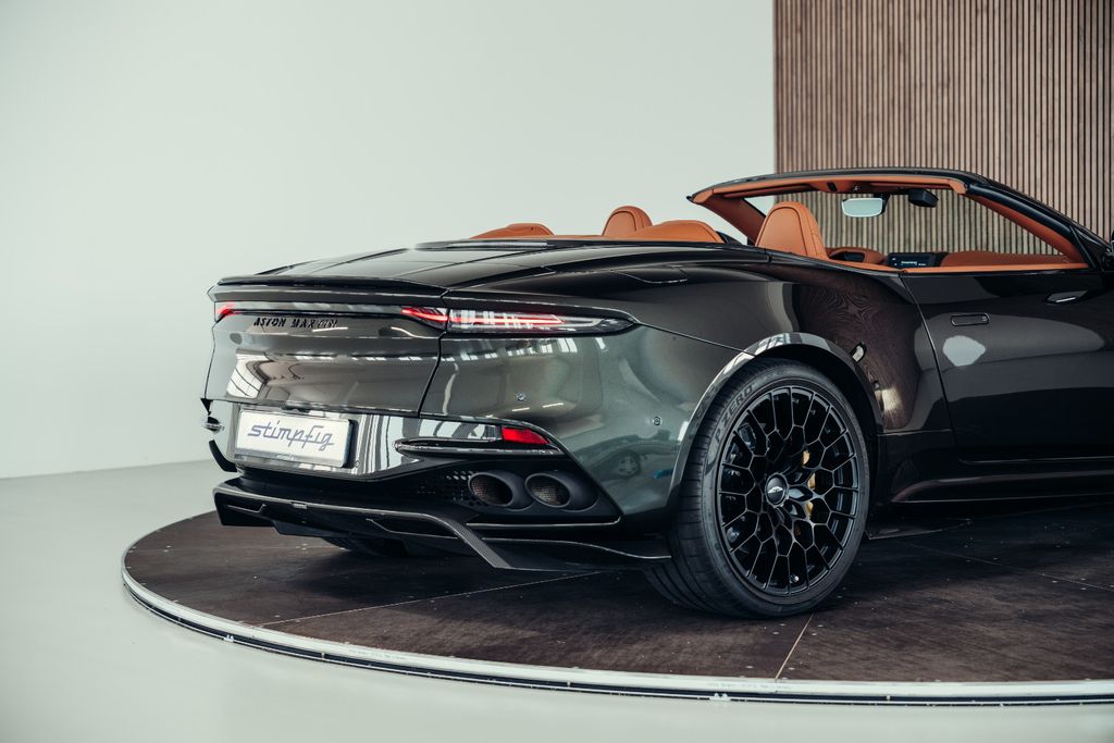 Aston Martin DBS 2024