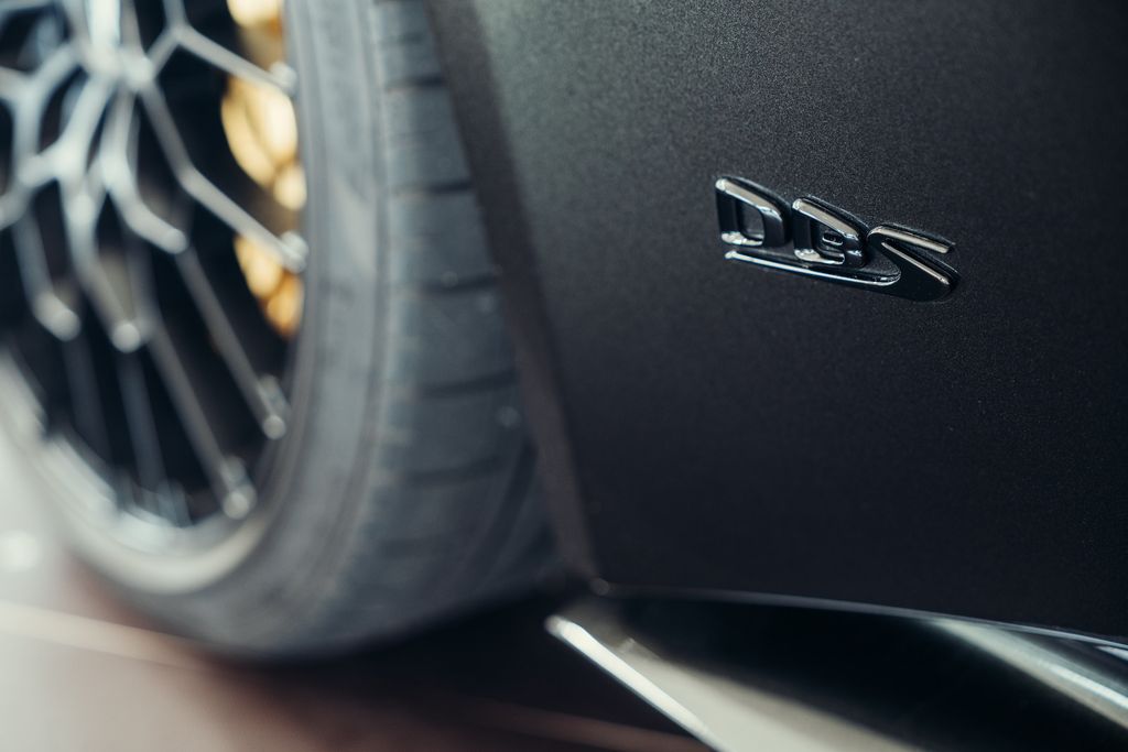 Aston Martin DBS 2024