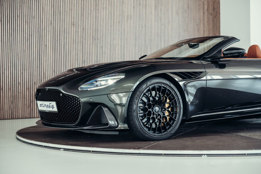 Aston Martin DBS 2024