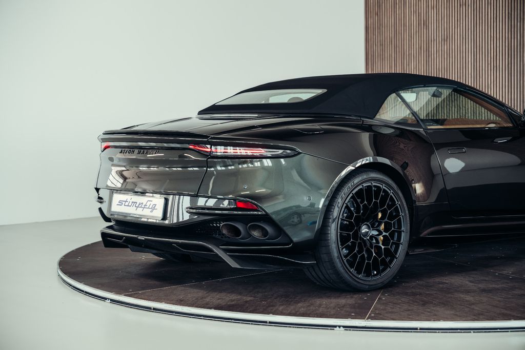 Aston Martin DBS 2024