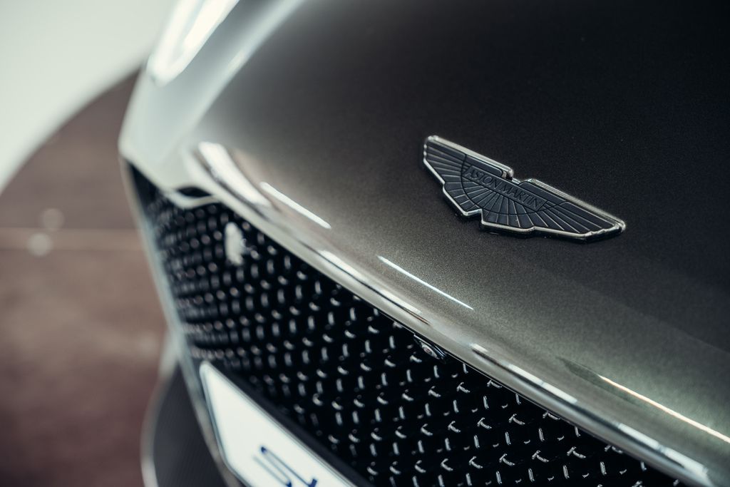 Aston Martin DBS 2024