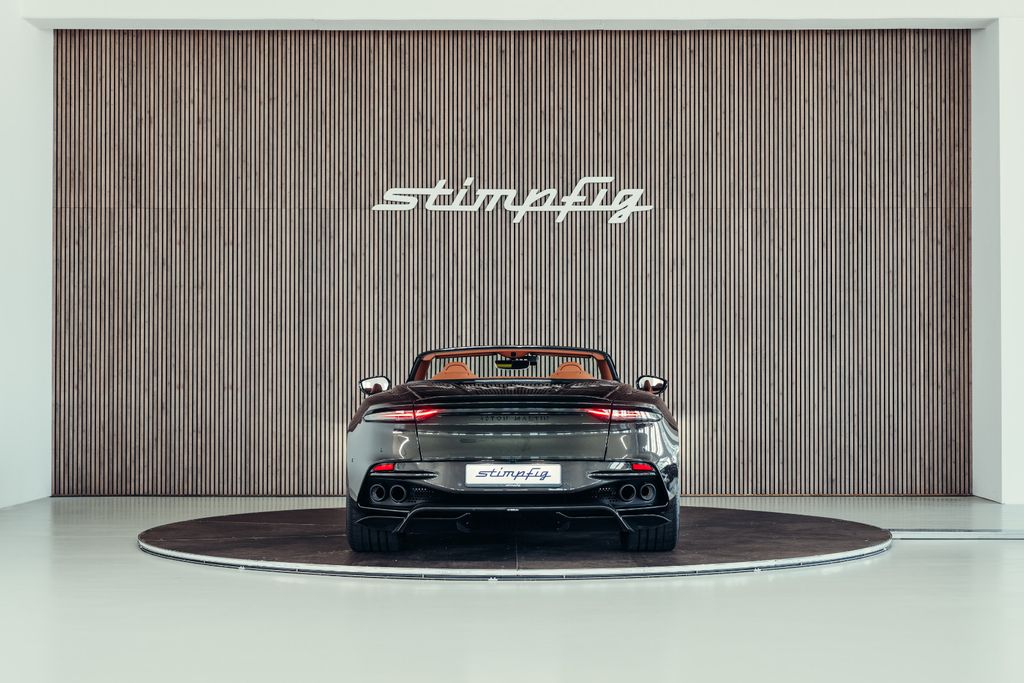 Aston Martin DBS 2024